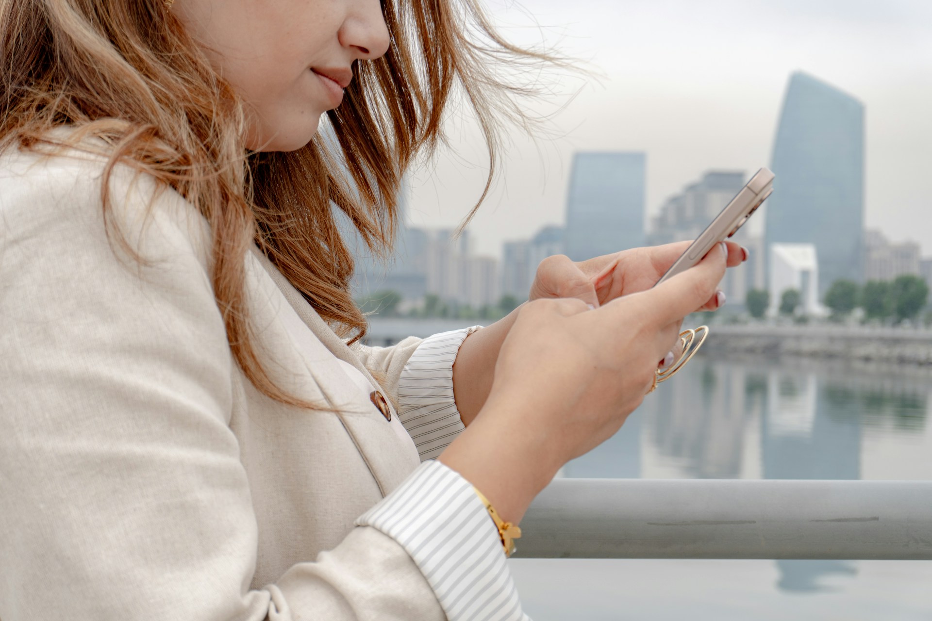 How Virtual Try-On Technology Is Shaping Online Shopping Habits